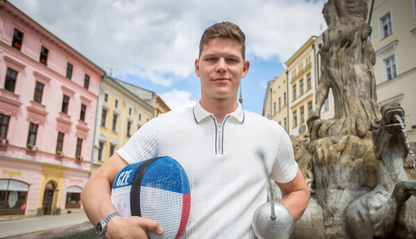 Jsme jen čtyři zápasy od medaile, říkal šermíř Jurka. Pak rozhodl o bronzu